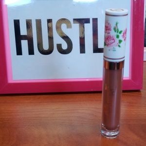 Sold-Light weight liquid lipstick